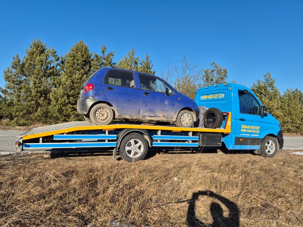 Евакуатор на трасі